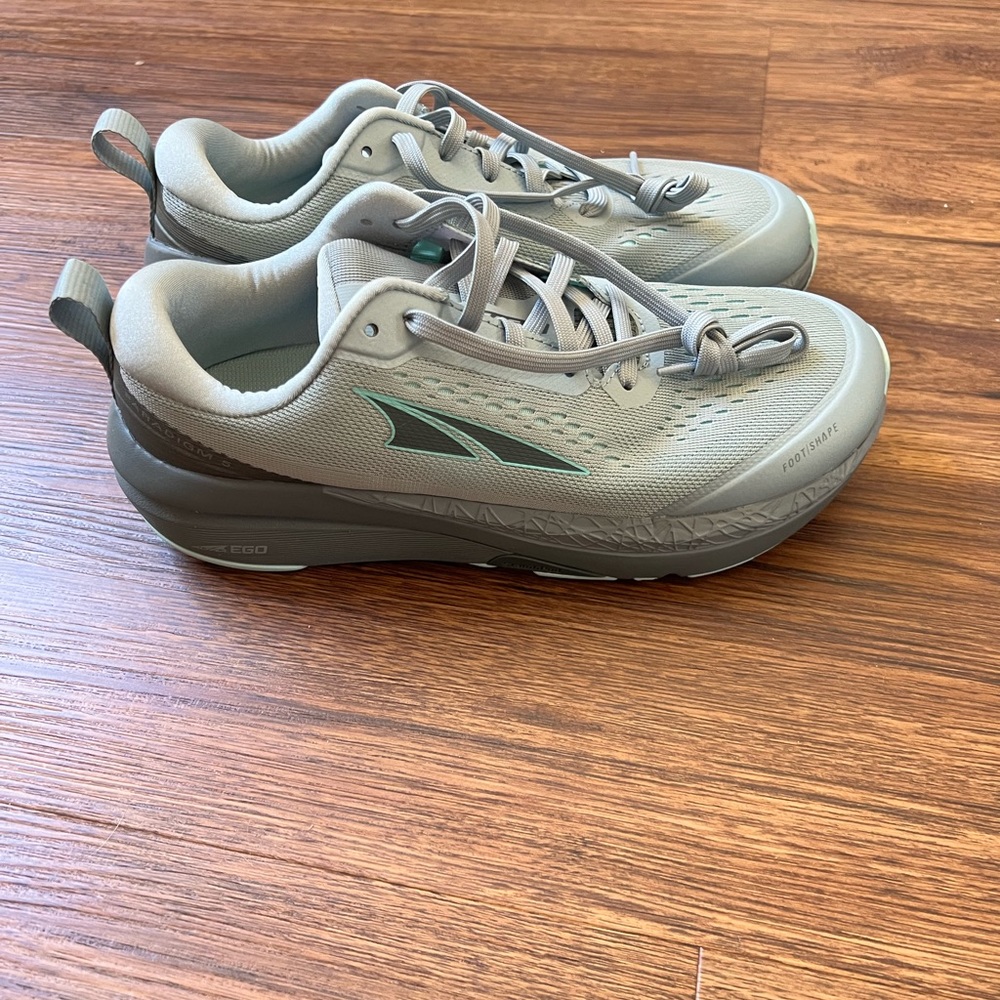 Brand new Altra tennis shoes.